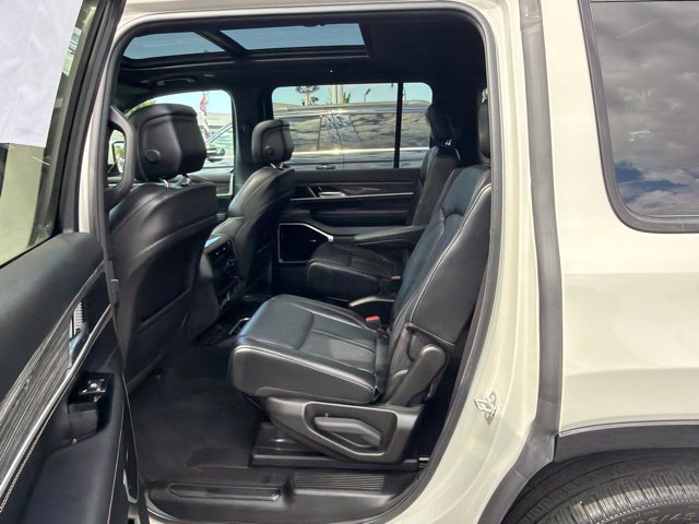 Used 2022 Jeep Wagoneer Series III w/ Premium Group I AWD/4WD image 22