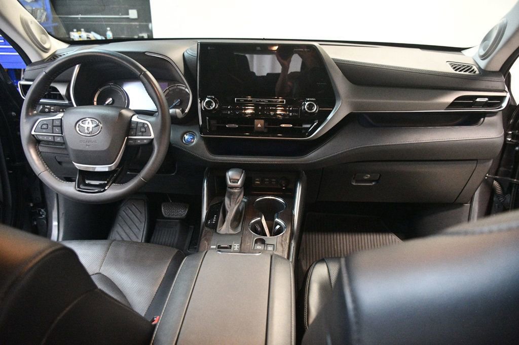 Used 2022 Toyota Highlander Limited AWD/4WD image 5