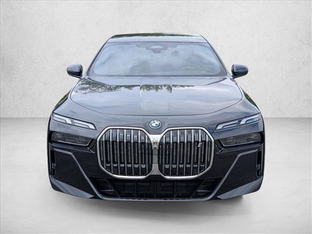 Used 2026 BMW i7 eDrive50 w/ M Sport Package RWD image 5