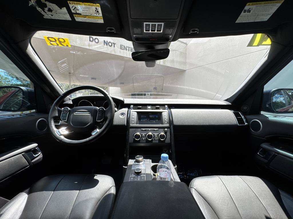 Used 2017 Land Rover Discovery SE image 26