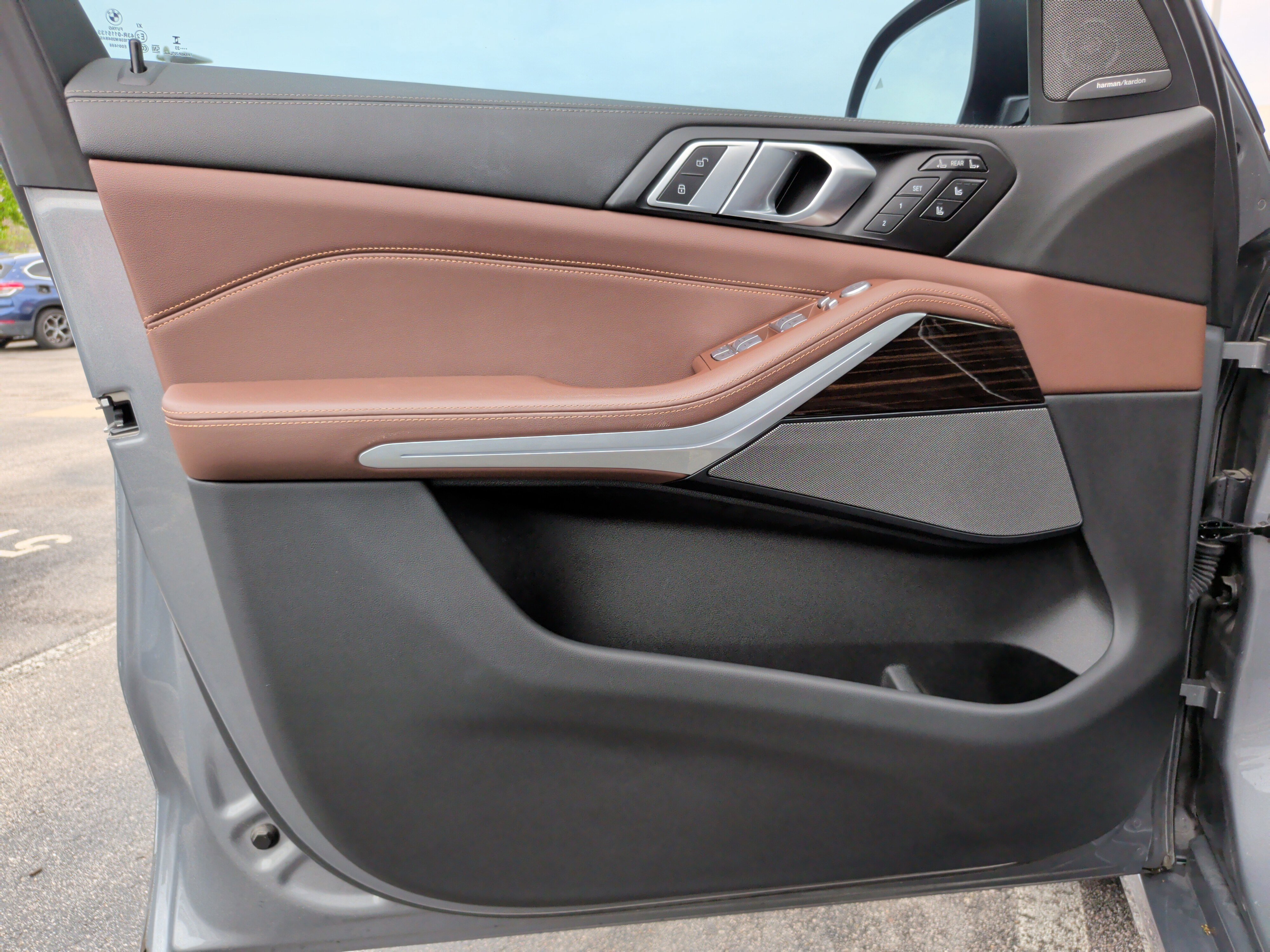 Certified 2024 BMW X7 xDrive40i w/ Executive Package image 25