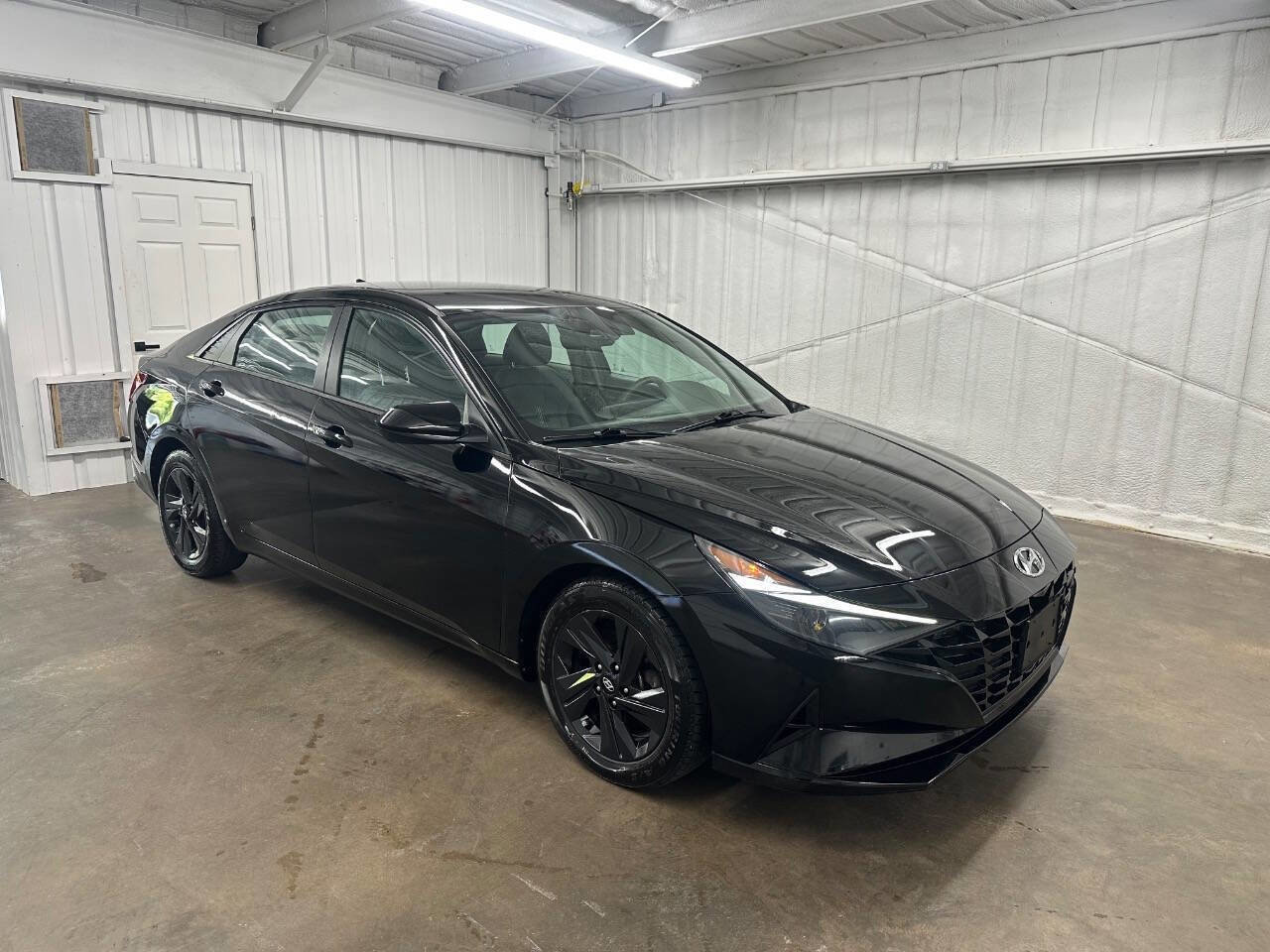 Used 2021 Hyundai Elantra SEL image 2