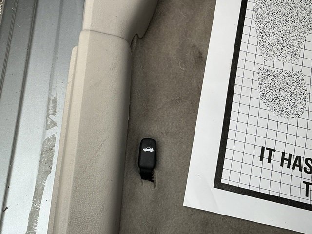 Used 2012 Nissan Versa SV image 20