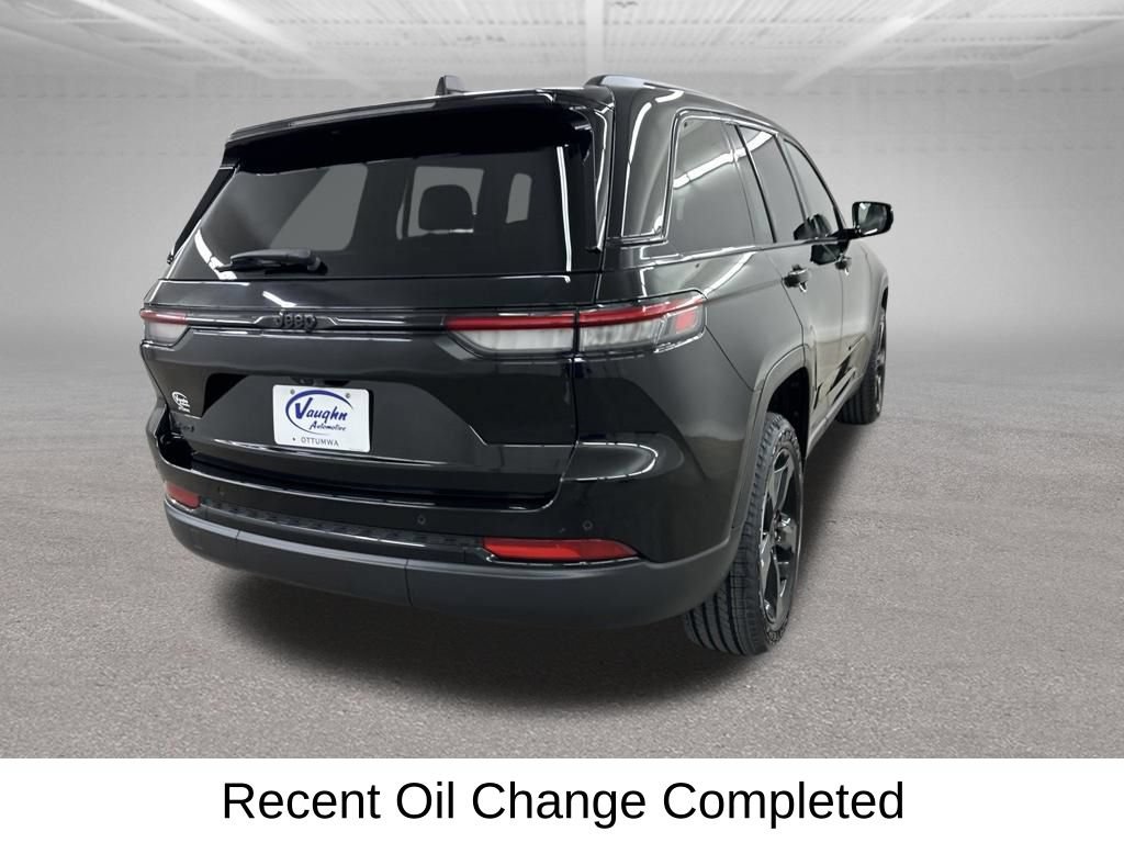 Used 2023 Jeep Grand Cherokee Altitude AWD/4WD image 15