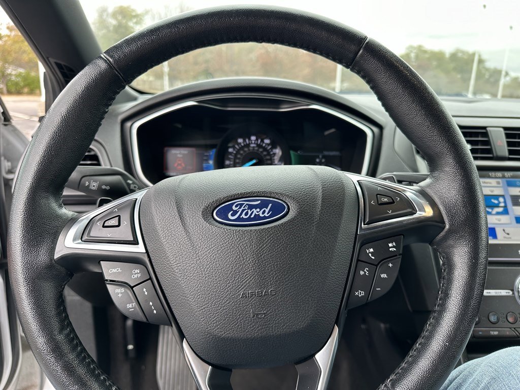 Used 2019 Ford Fusion Titanium image 17