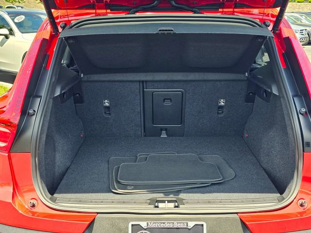 Used 2024 Volvo XC40 B5 Core AWD/4WD image 11
