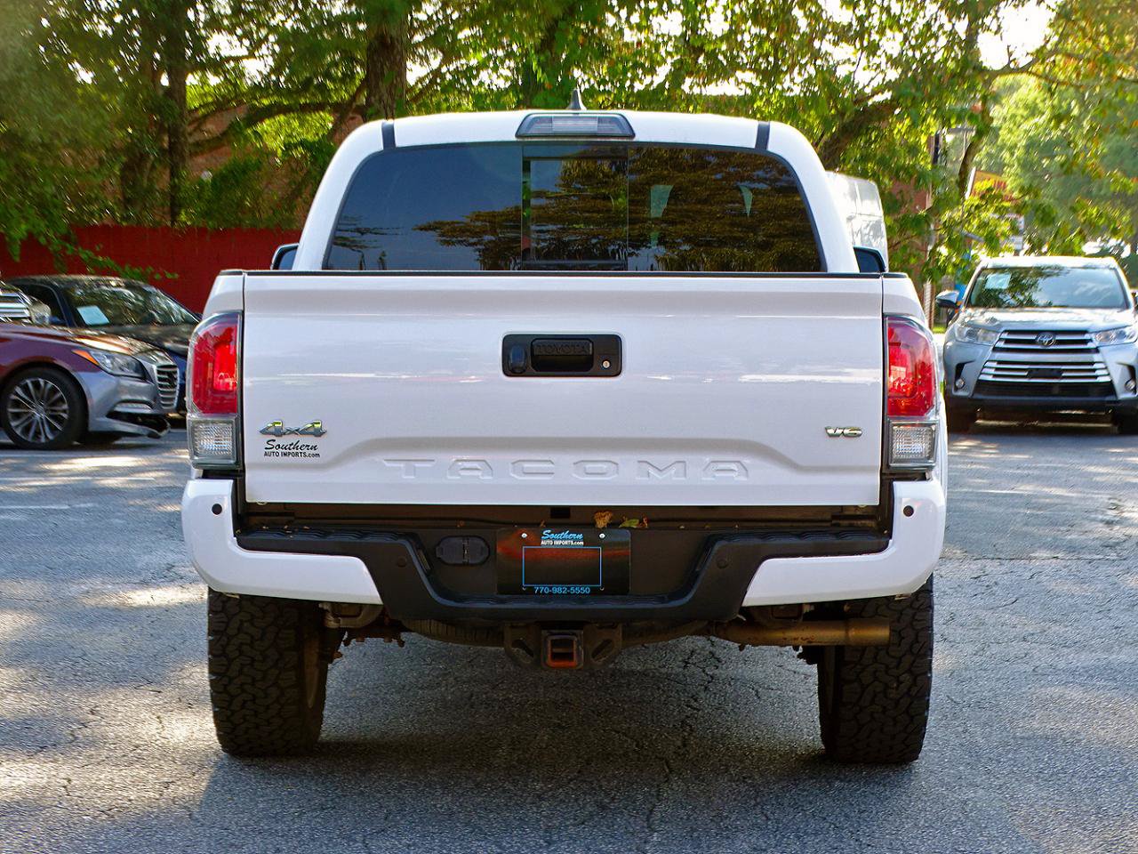 Used 2017 Toyota Tacoma Limited w/ Tow Package AWD/4WD image 11