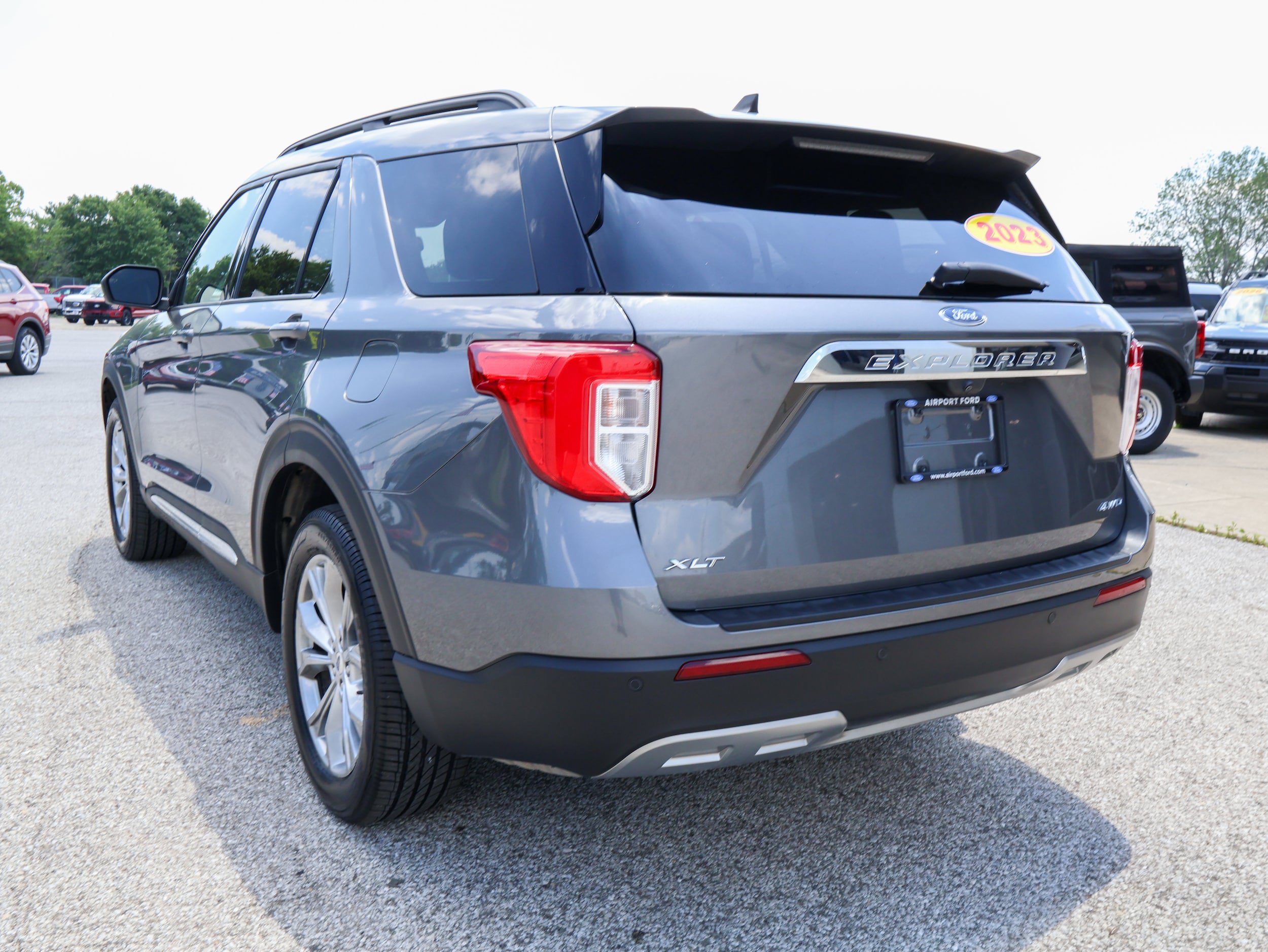 Used 2023 Ford Explorer XLT w/ Equipment Group 202A AWD/4WD image 3