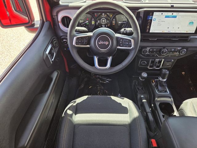 Used 2025 Jeep Wrangler Unlimited Sahara AWD/4WD image 17
