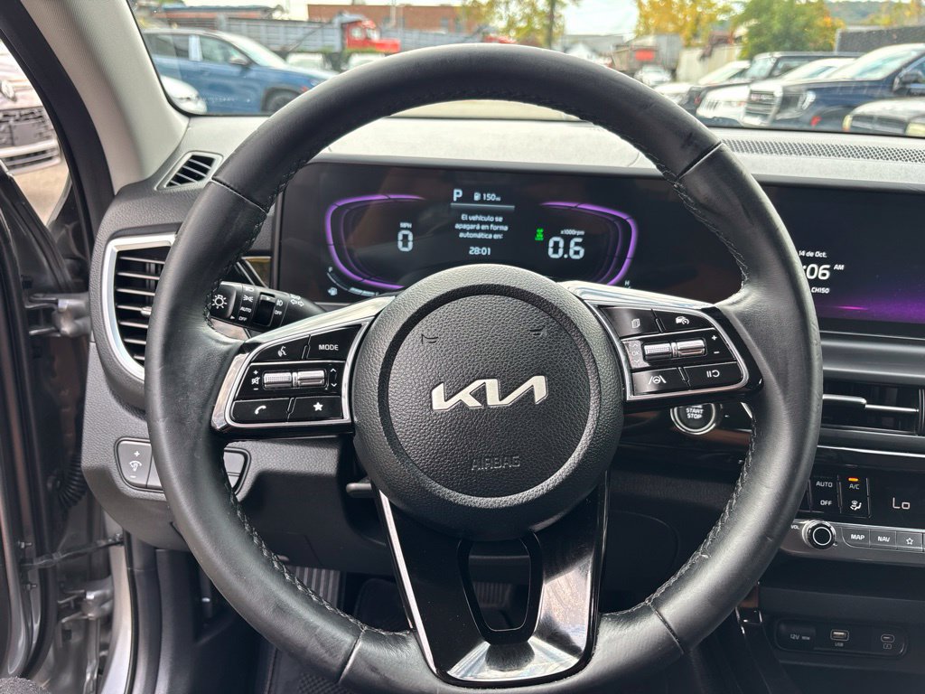 Used 2025 Kia Seltos S AWD/4WD image 14