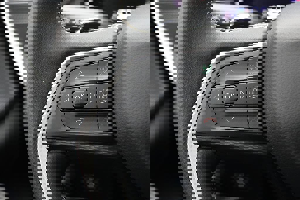 Used 2023 Jeep Grand Cherokee L Laredo image 19