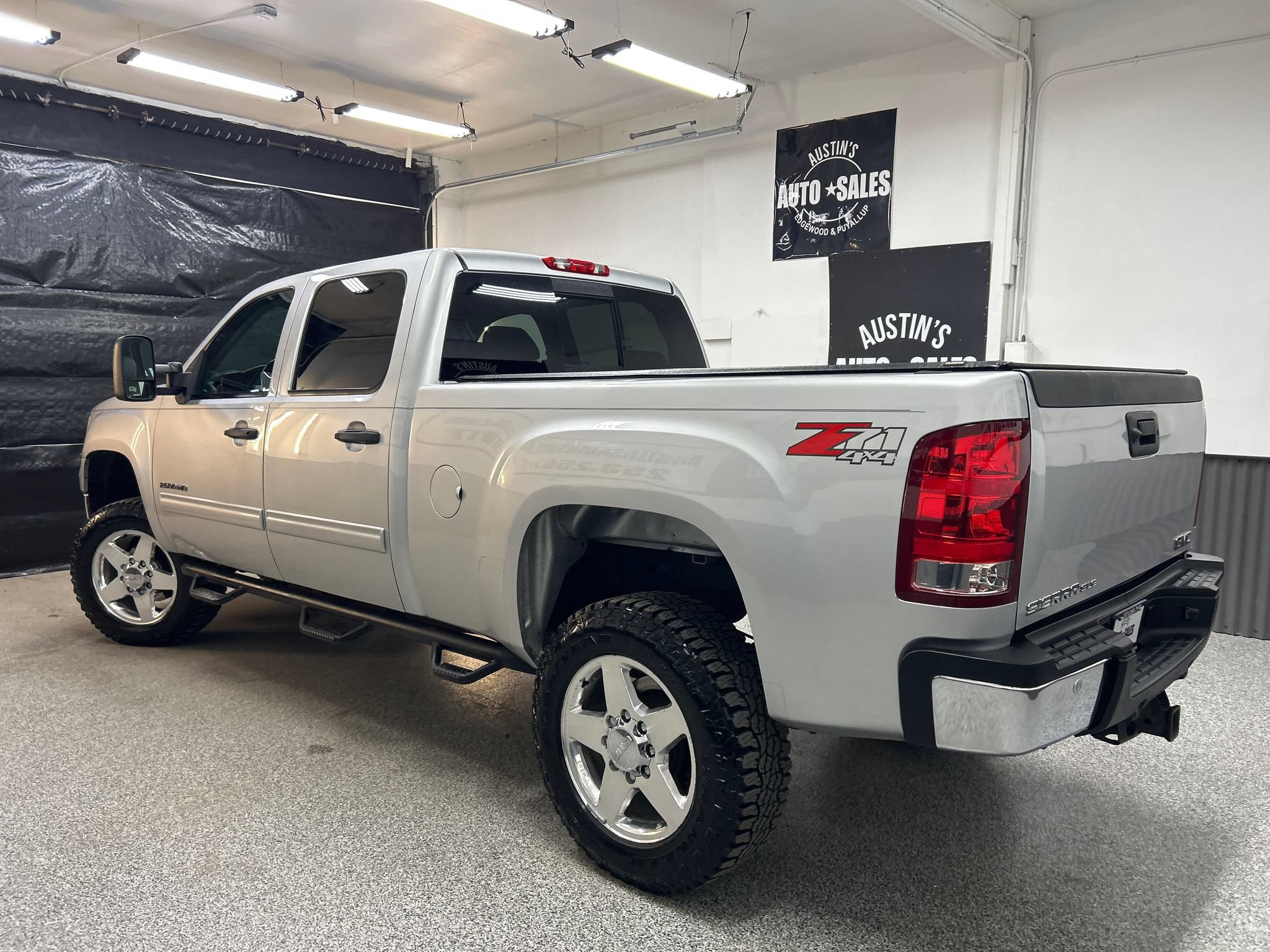Used 2012 GMC Sierra 2500 SLE w/ SLE Preferred Package AWD/4WD image 4