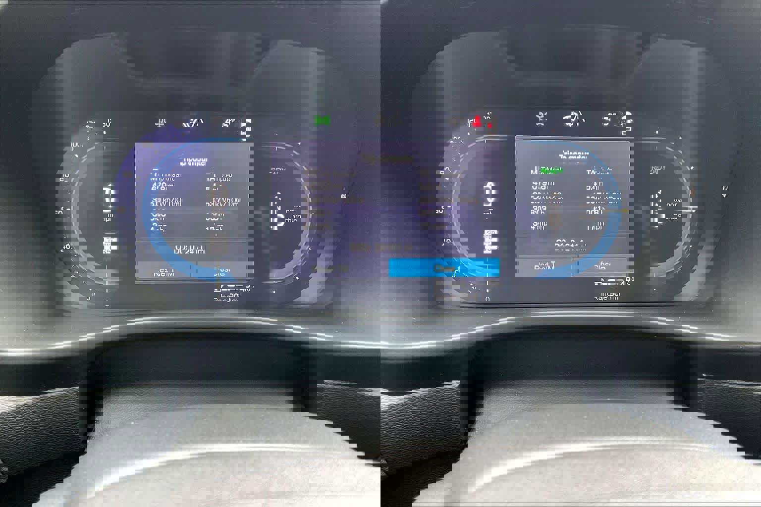 Used 2023 Volvo C40 P8 Recharge Ultimate image 23