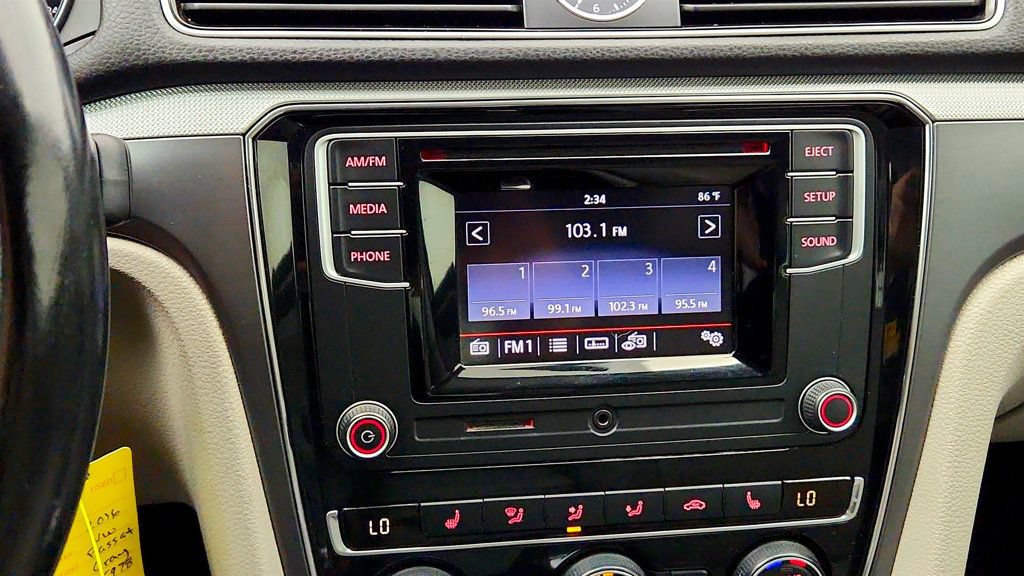Used 2016 Volkswagen Passat 1.8T R-Line FWD image 18