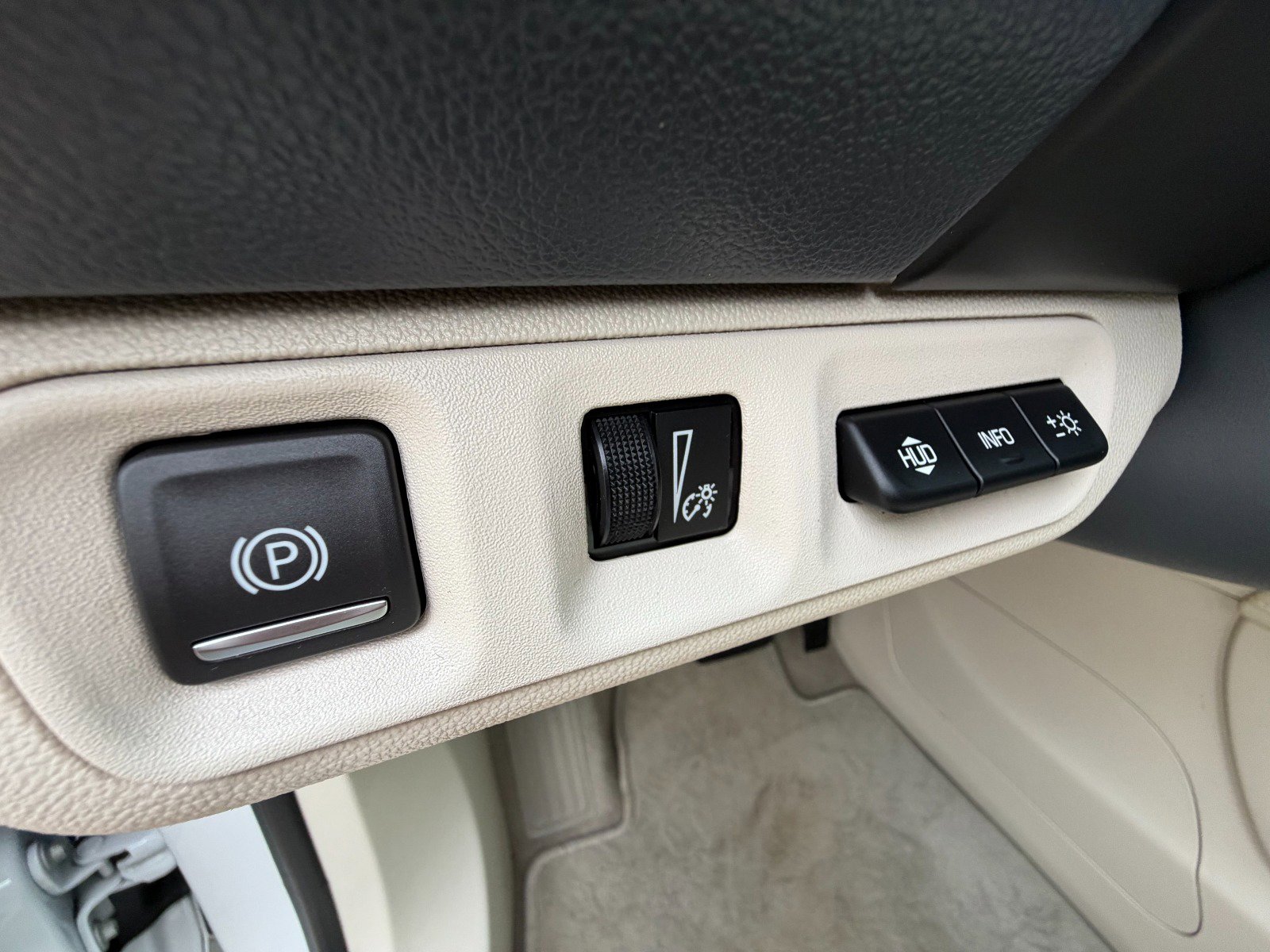Certified 2021 GMC Acadia Denali w/ Denali Technology Package AWD/4WD image 12