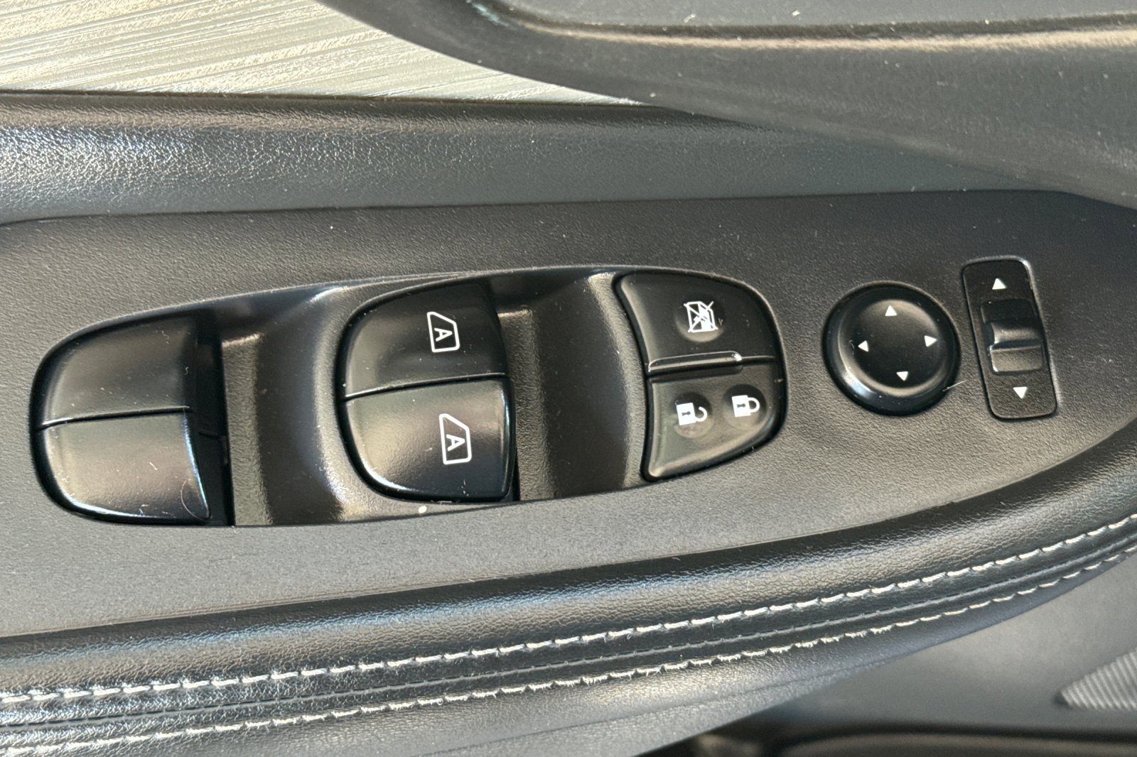 Used 2018 Nissan Murano SV image 13