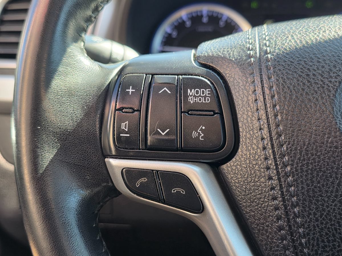 Used 2018 Toyota Highlander XLE FWD image 35