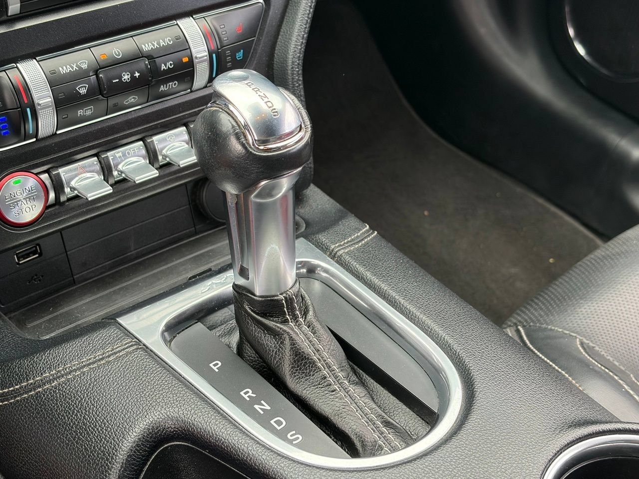 Used 2019 Ford Mustang Premium w/ Ecoboost Performance Package RWD image 7