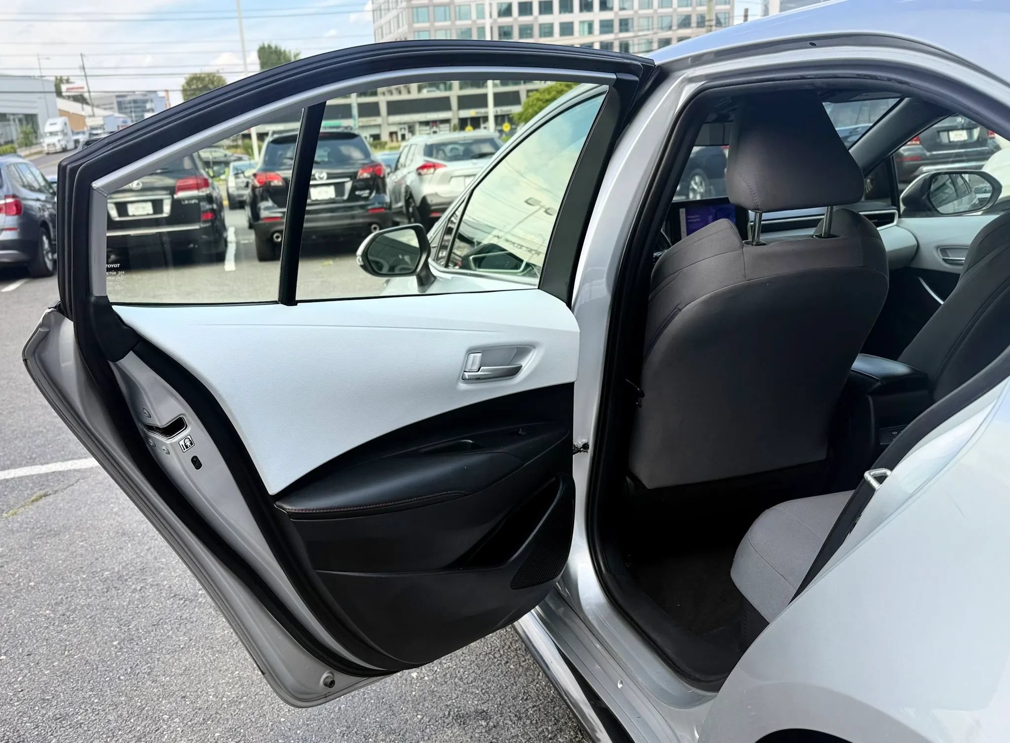 Used 2023 Toyota Corolla SE FWD image 25