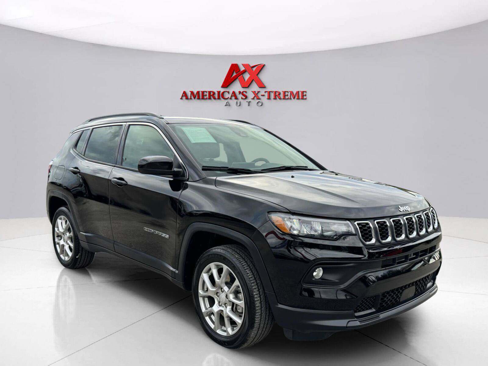 Used 2024 Jeep Compass Latitude w/ Sun and Sound Group AWD/4WD image 8