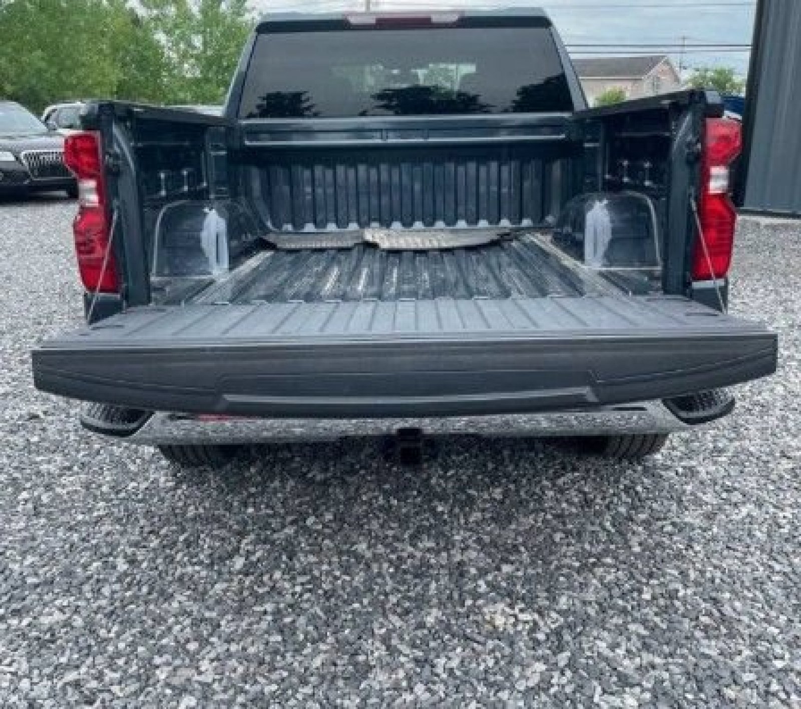 Used 2021 Chevrolet Silverado 1500 LT AWD/4WD image 2