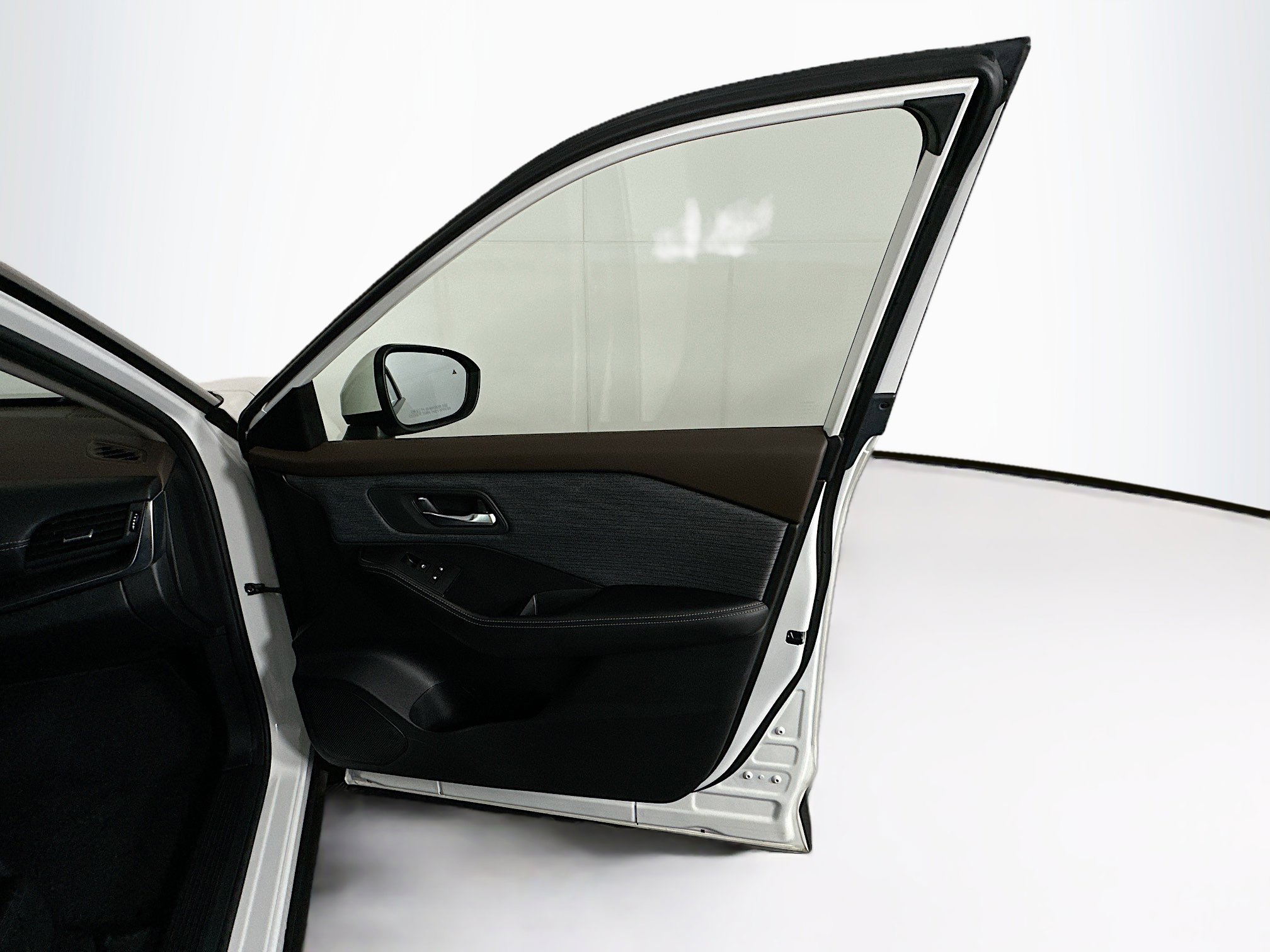 Used 2023 Nissan Rogue SV image 29