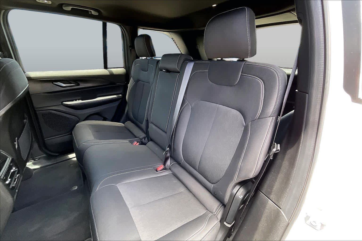 Used 2025 Jeep Grand Cherokee Laredo X AWD/4WD image 21