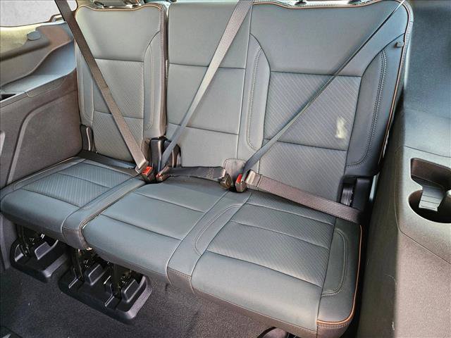 Used 2025 GMC Yukon AT4 AWD/4WD image 19