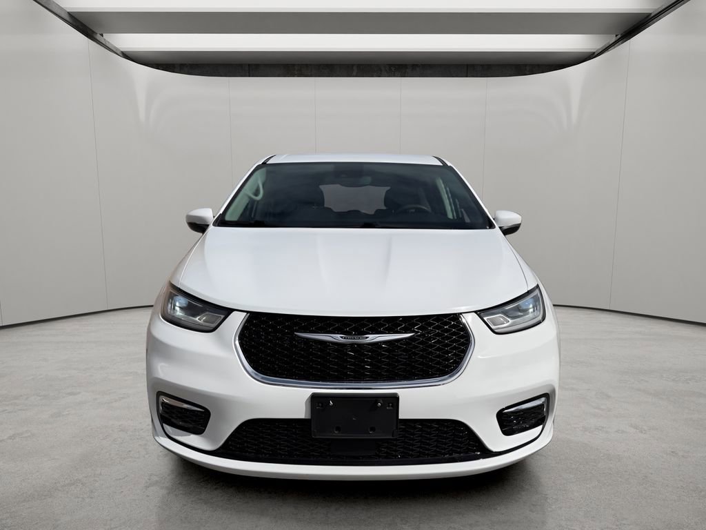 Used 2023 Chrysler Pacifica Touring-L image 9