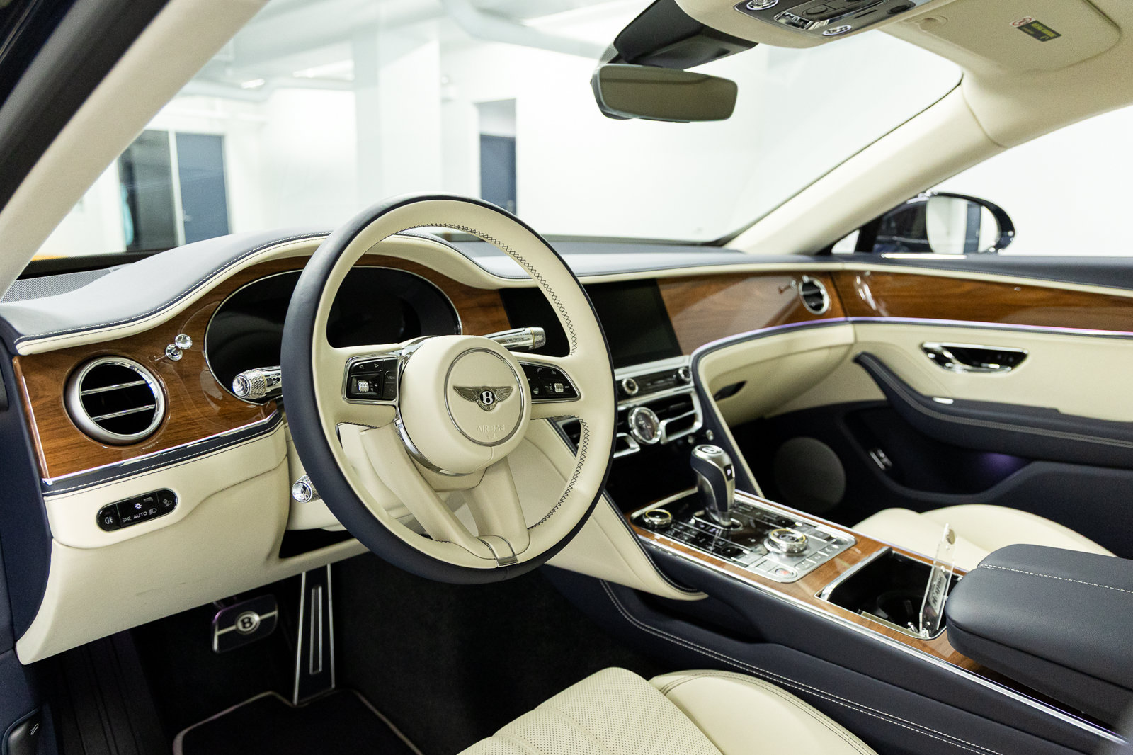 Certified 2026 Bentley Flying Spur V8 AWD/4WD image 23