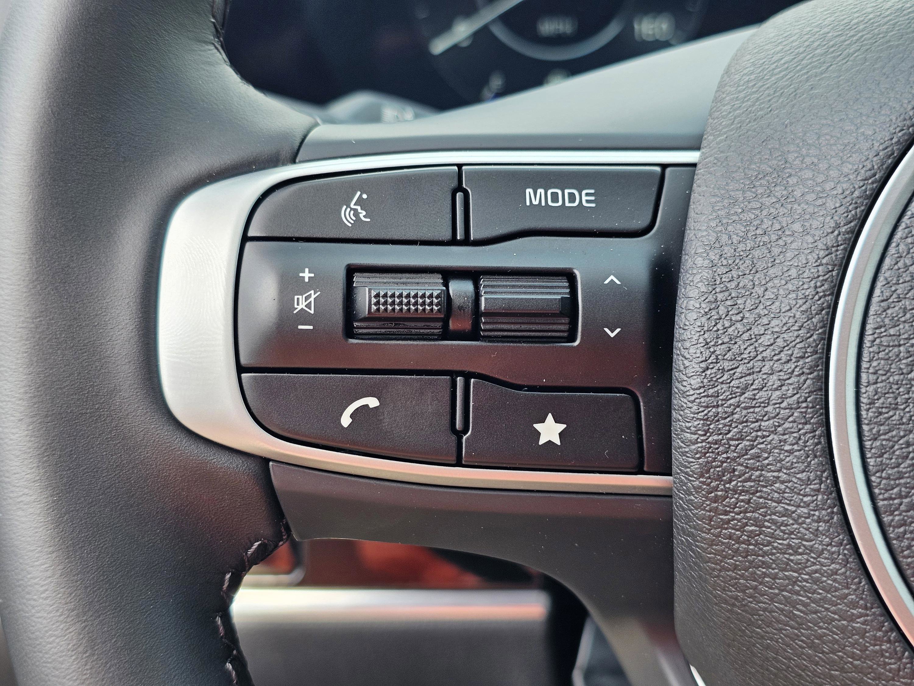 Used 2025 Kia Sportage SX image 15