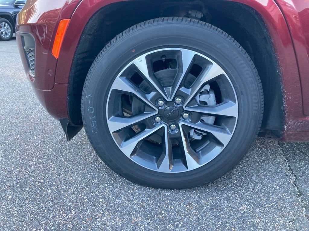 New 2024 Jeep Grand Cherokee Overland w/ Advanced Protech Group III AWD/4WD image 27