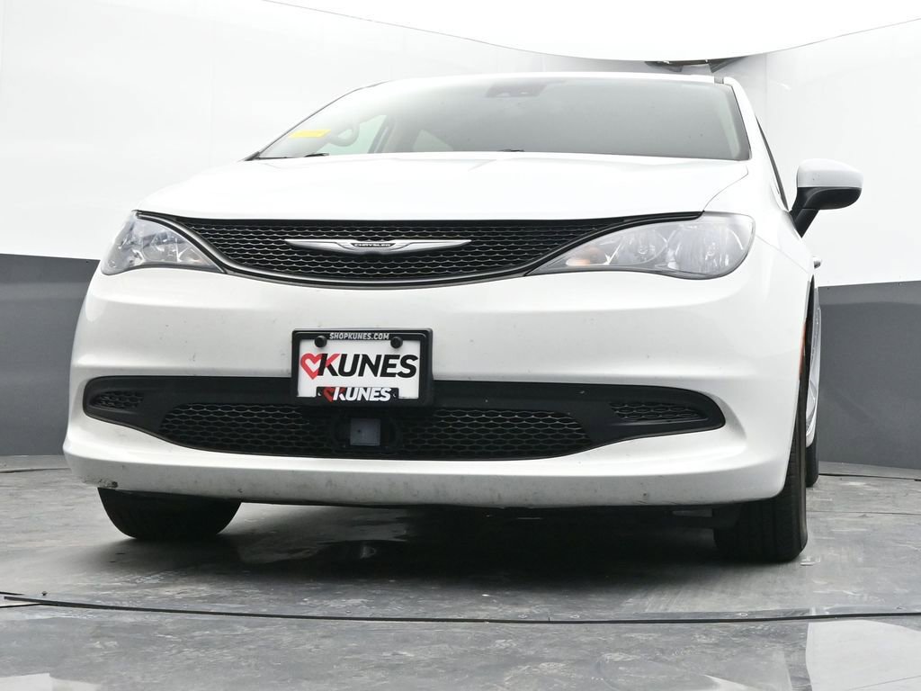 Used 2023 Chrysler Voyager LX FWD image 24