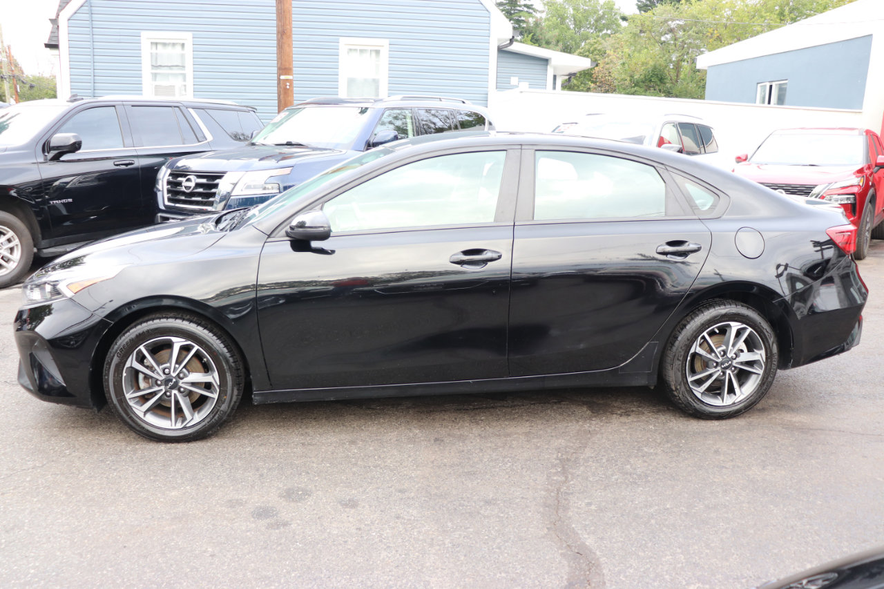 Used 2023 Kia Forte LXS w/ LXS Technology Package image 2