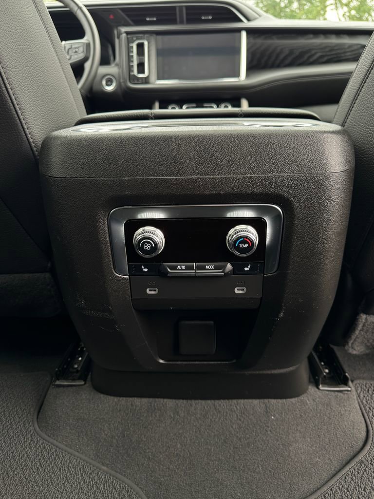 Used 2024 GMC Yukon Denali AWD/4WD image 39
