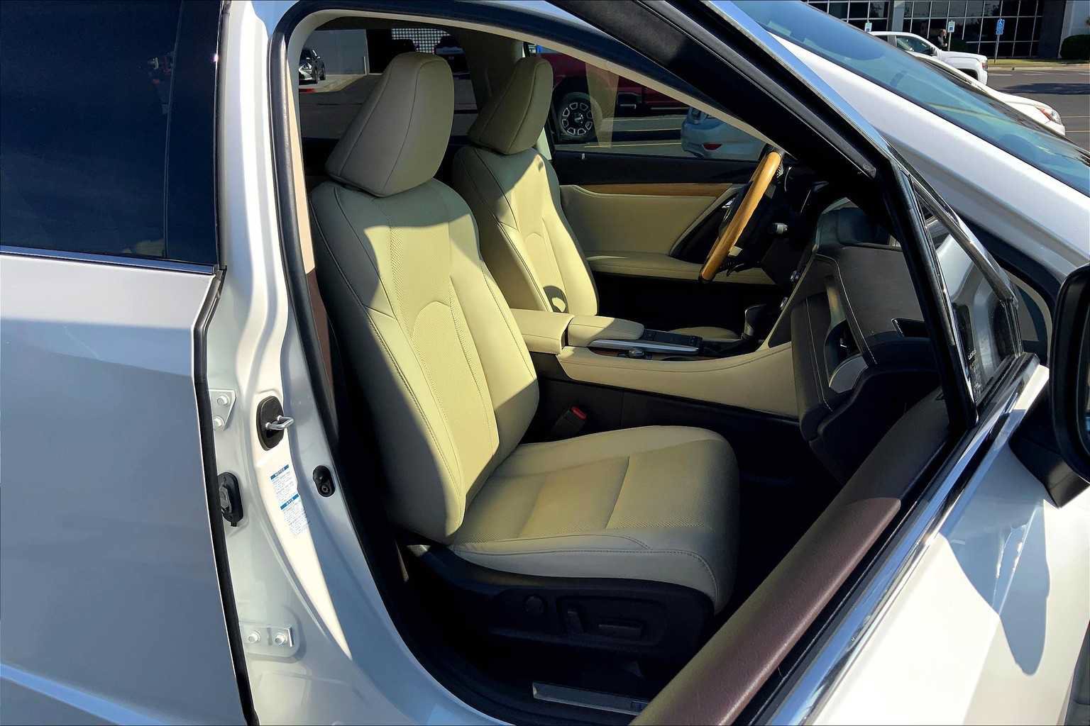 Used 2020 Lexus RX 450hL AWD w/ Premium Package image 8