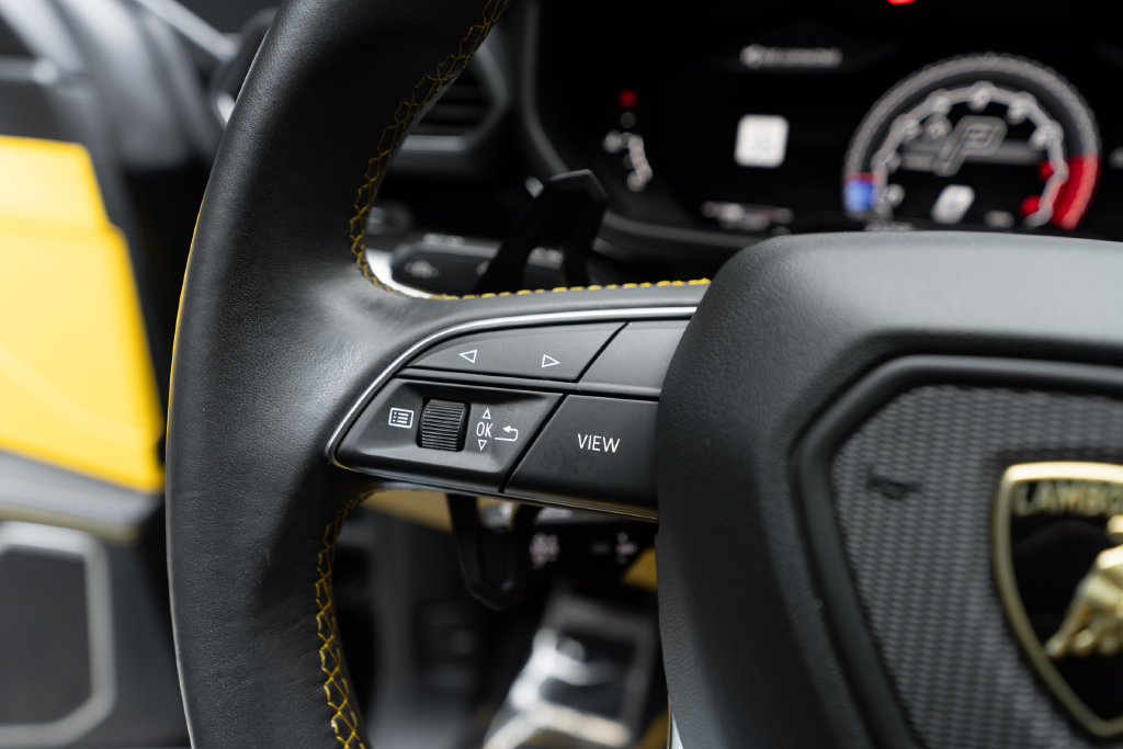 Used 2020 Lamborghini Urus AWD/4WD image 29