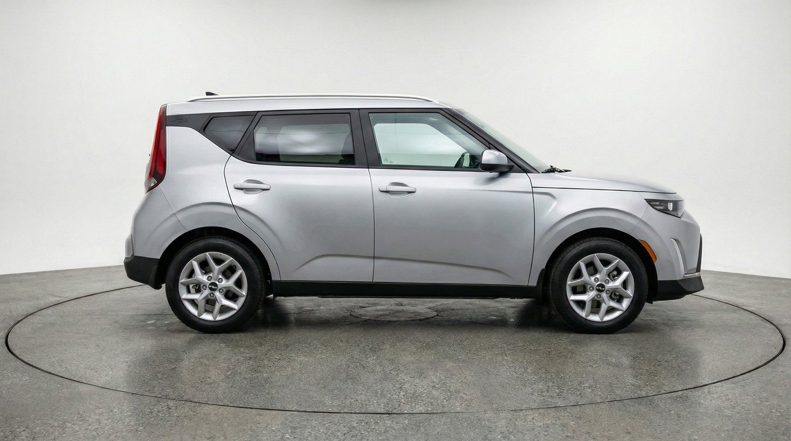Used 2025 Kia Soul LX w/ LX Technology Package FWD image 11