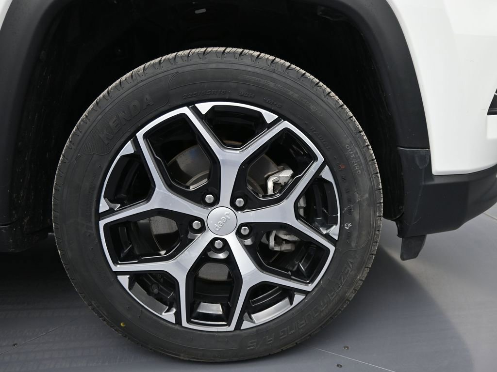 Used 2024 Jeep Compass Limited image 33