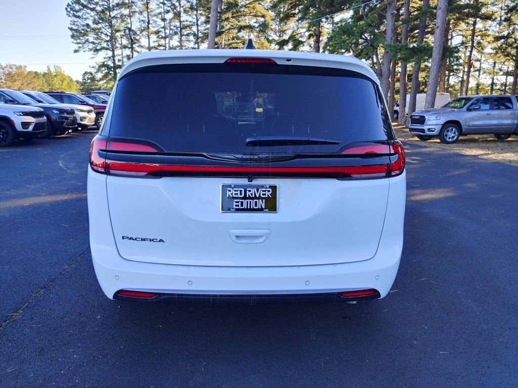 New 2026 Chrysler Pacifica Select image 6