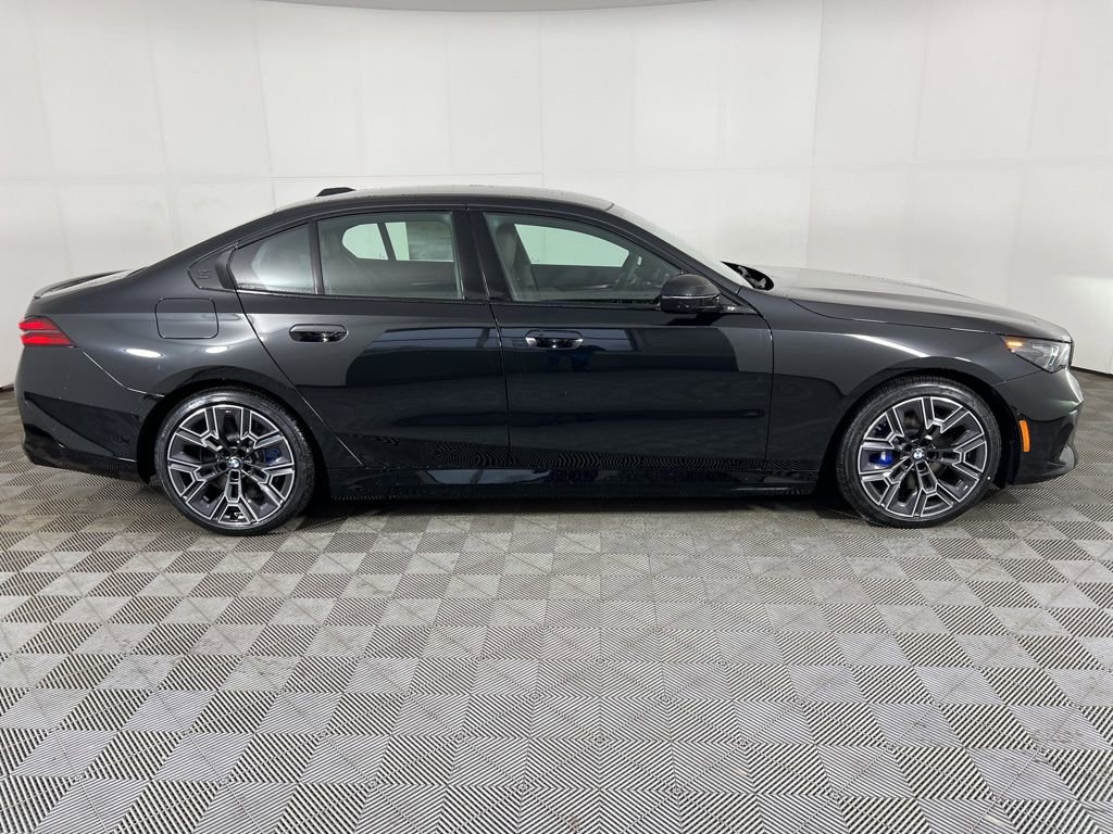 New 2026 BMW 550e xDrive image 2