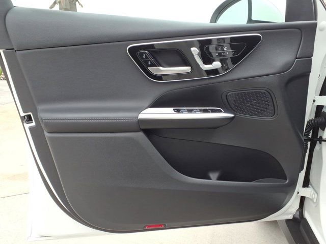 Used 2025 Mercedes-Benz GLC 300 image 13