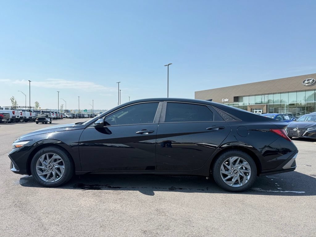 Used 2024 Hyundai Elantra SEL FWD image 8
