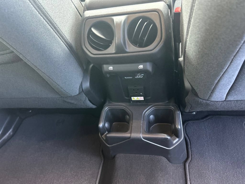 Used 2025 Jeep Wrangler Unlimited Sahara AWD/4WD image 29