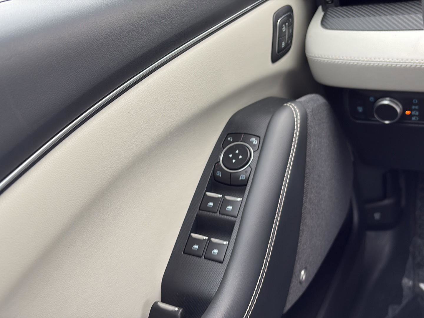 Used 2021 Ford Mustang Mach-E Premium image 13