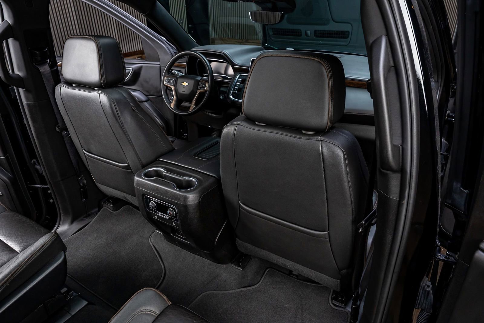 Used 2023 Chevrolet Tahoe High Country AWD/4WD image 32