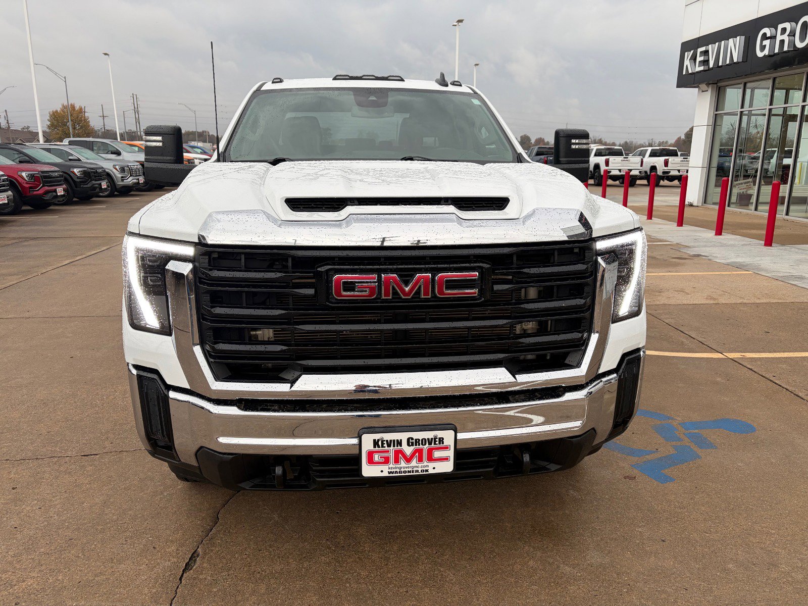 Used 2024 GMC Sierra 3500 Pro w/ Convenience Package image 2