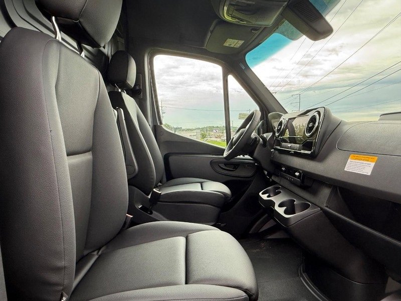 New 2025 Mercedes-Benz Sprinter 2500 image 6