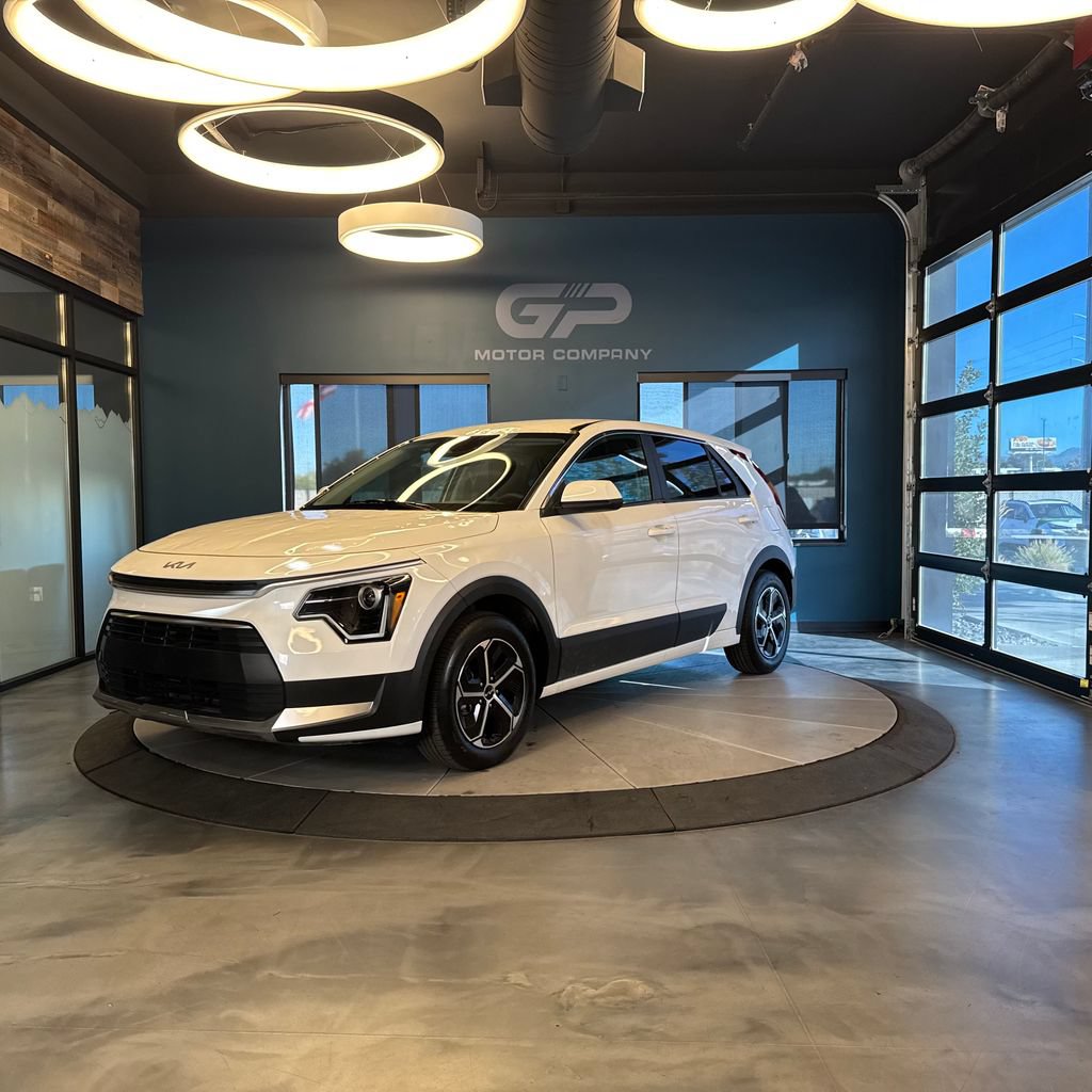 Used 2025 Kia Niro LX FWD image 7