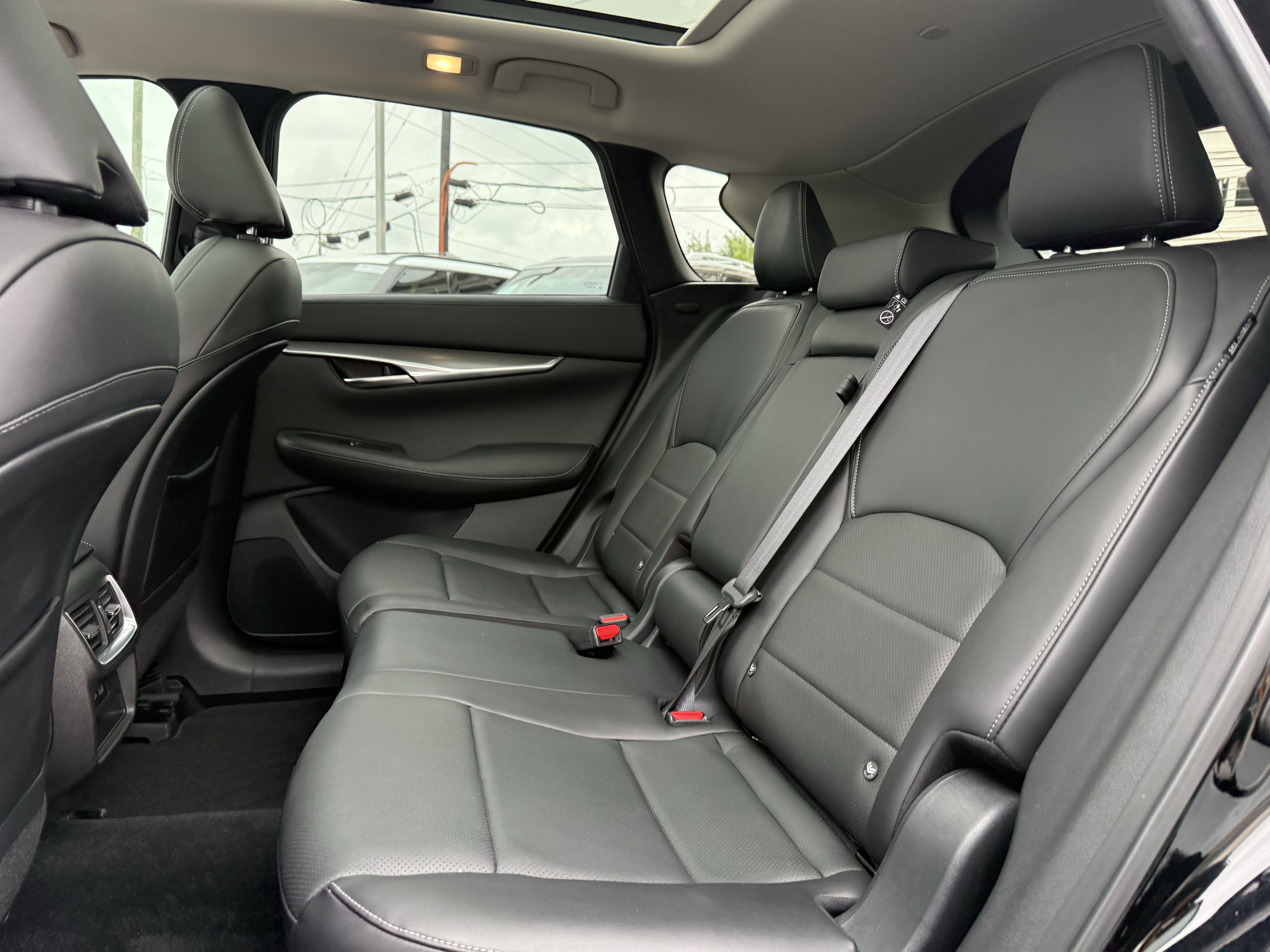 Certified 2024 INFINITI QX50 Luxe FWD image 8